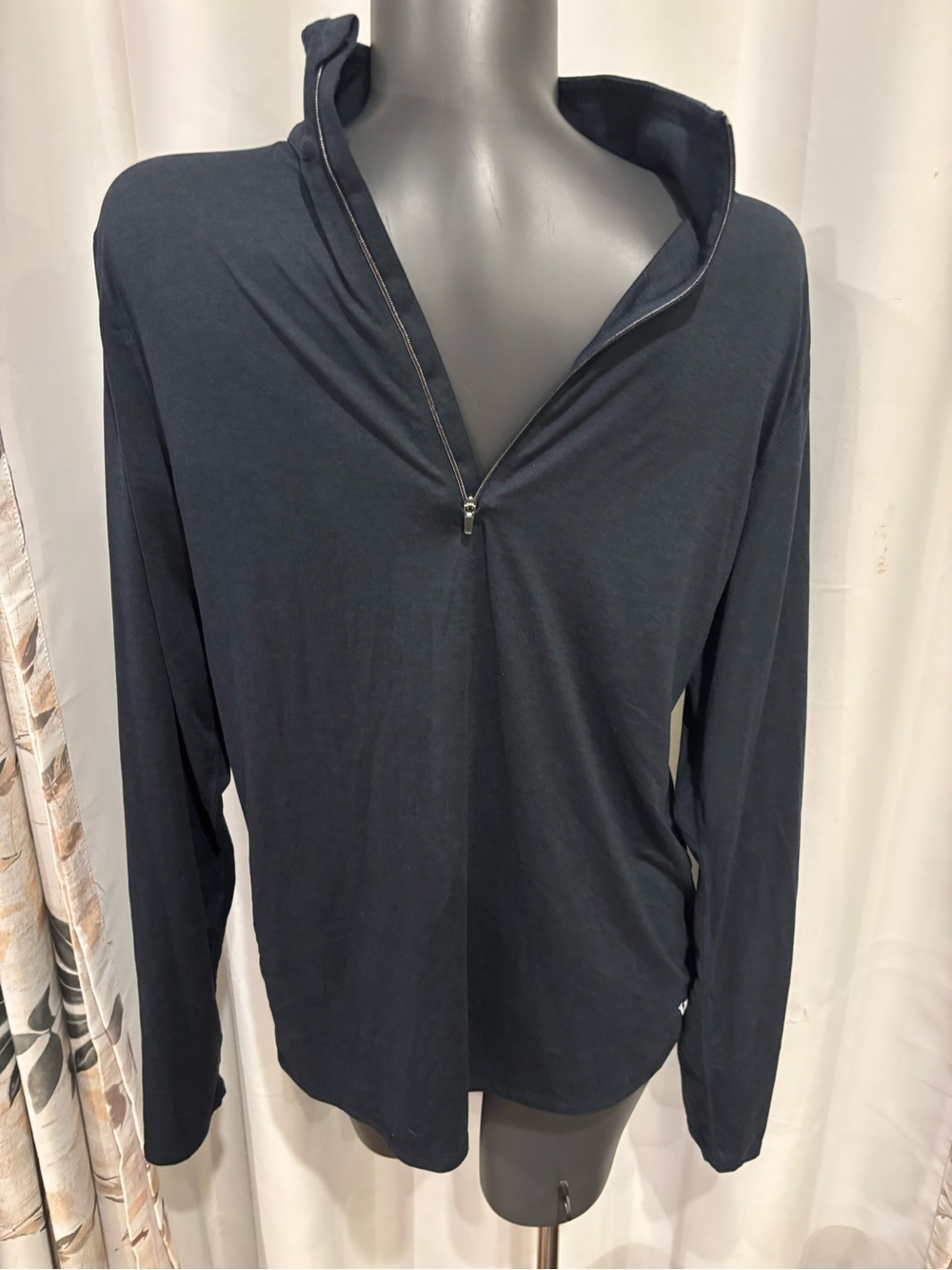 Vuori Men's quarter zip heathered grey